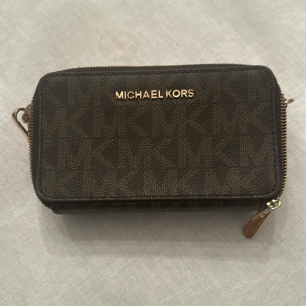 Michael Kors cross body purse with credit card slots